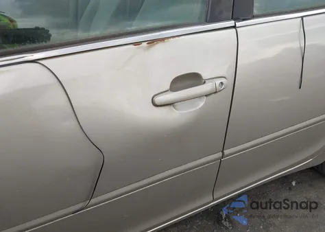 2004 Toyota Camry Le z USA, uszkodzony, nr VIN 4T1BE32K04U264646